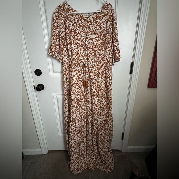 Wonderly Dresses & Skirts - Wonderly Terracotta and White Floral Dress